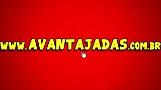 Travesti dunker dypt inn i kones ræv mens mannen ser på, faen!