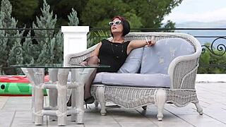 Sugarbabestv MILF fångad i ett ångande ögonblick