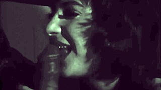 Vintage Irklararası Milf Kıllı Çekiciliğiyle Ham Sikişiyor.