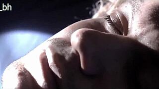 프랑스 여배우, 영화 장면에서 알몸으로! 뜨거운 샤워 속 맨 가슴 젖꼭지 봐!