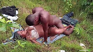 जल्दी, मेरे पति खेत पर जाने से पहले चुदाई कर लें।