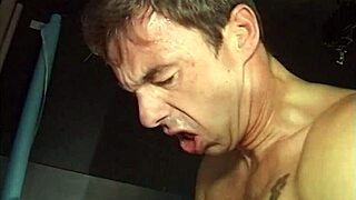 Giovane modella italiana, si fa scopare dal fotografo davanti a un voyeur!