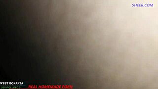 Lizeth, cum slet, zuigt en neukt met hete mond creampie. Slaapkamer actie wordt sappig met Latina amateurs.