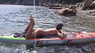 ¡Maldita sea, chica, ese creampie en la roca de la playa fue salvaje!