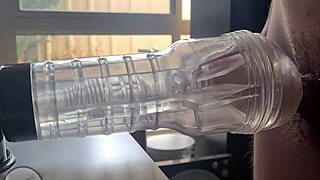 Трахать мою флешлайт так чертовски приятно