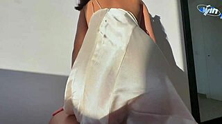 Baise anale hard dans une robe moulante