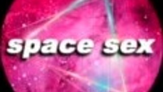 Kaunotar seksikkäissä sukkahousuissa sovittaa pikkuhousuja ja hyväilee itseään - kotivideo