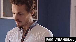 Schüchterner Stiefsohn Robby Echo fickt endlich heiße Stiefmutter Silvia Saige nach langer Wartezeit!