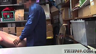 Yo, işte bu ufak tefek 18+ emo genç kızı suçüstü yakaladım!