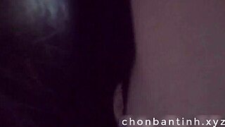 ベトナム美女が彼氏にディープスロート、雨の日に！