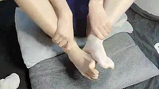 苗条18+少年探索脚fetish，漂亮脚趾
