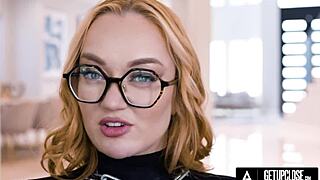 Tæt på Emma Magnolia’s store røv der bliver knullet doggystyle af Robby Apples!