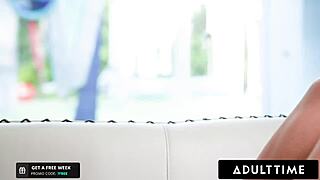 Μπορεί η MILF Rachael Cavalli να αντισταθεί στην έφηβη 18+ Reese Robins;