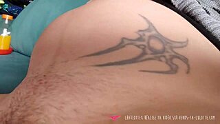 vends-ta-culotte - 孕妇法国女人脱衣并手指阴部 - charlottex