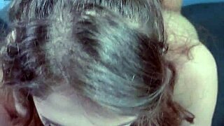 Pov masívny cumshot na tvár goth babe s čiernou rtienkou