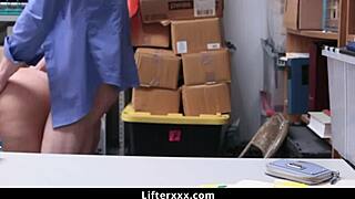 Brooke Bliss échange sa chatte contre la liberté après vol à l'étalage