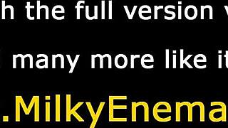 ミルキーなレズのお尻がワイルドな玩具アクション！