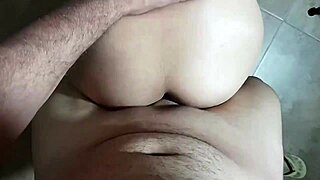 我让继母帮我剃毛，结果猛烈干了她