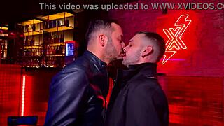 ثياغو، أفرغ حمولتك في طيز مساعدة بوني الضيق الآن!