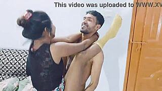 ผมควยเข้าหีเปียกของพี่สาวต่างมารดาอย่างแรง ขณะที่ Hanif และ Sumona เข้าร่วม