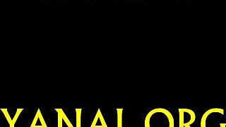 Ei, garota safada, aguentando essa foda louca como uma campeã hoje à noite!