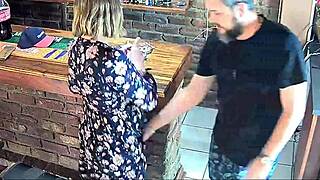 مسكت جوزي مع مرات الجيران الشرموطة؟