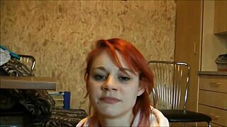 Busty teen náhodne sa zahákne s dedkom na divokú zábavu.