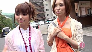 Miki deseja homens de meia-idade e implora para transar com eles - Curiosa?