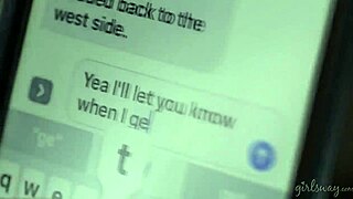 Keisha Grey ve Haley Reeds'in lezbiyen seksleri mesajla kesintiye uğramış