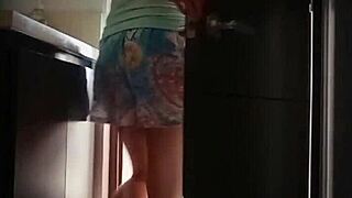 嘿可爱女孩，在间谍摄像头上抓到你撒尿，真正的阿根廷大学生Milet？