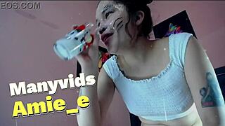 ดูสาวเอเชียตัวนี้อาเจียนลึกๆ