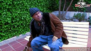 Spaanse jonge vrouw 18+ eerste ass-to-mouth in wilde FFM