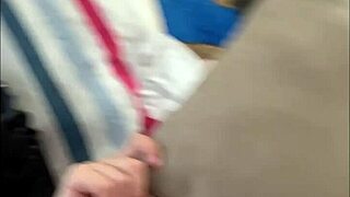 Duże podskakujące cycki tej napalonej nastolatki 18+, sprawdź ją