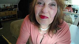 Madura Dawnskye1962 Provoca Com Cigarro E Pernas