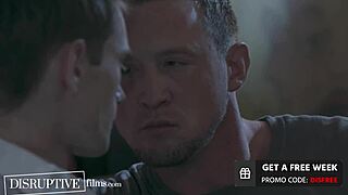 Christian Twink Trevor Harris يجرب أول نيك شرجي مثلي مع Pierce Paris