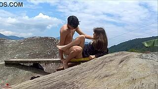 Tør du knulle din geile stesøster hemmelig på familieutflukt?