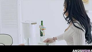 Yo, Jennifer White, gotowa na rektalne badanie od kutasa Jacka Vegasa?