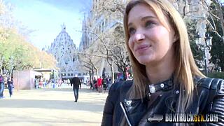 Ангел Пиафф налази утеху у јавном сексу за опоравак са странцем