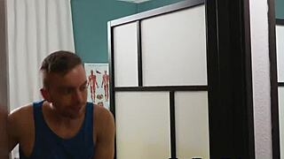 Gay fyr starter med massage på jobinterview ender i bareback