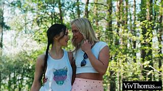 金髪と黒髪が森でキス、室内でアナル舐めに突入