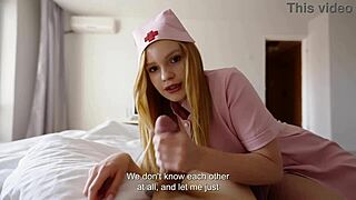 Η Κούκλα Νοσοκόμα Εδώ για να Ανακουφίσει τη Μοναξιά και να Αδειάσει τα Μπαλάκια Σου