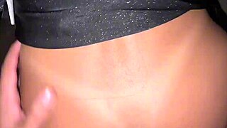 เจอหนุ่มอายุ 18+ ที่ร้านยาสูบ เขาเย็ดฉันบนถนนและในรถ ขณะที่สามีขับรถ