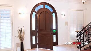 Freeuse-fantasy utspelar sig med het MILF i vild gruppaction