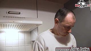 Nemački amaterski casting sa kovrdžavom domaćicom iz susedstva