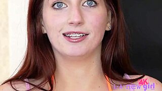 نجمة إباحية بنية تتألق في مقابلة إباحية جامدة!