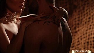 Uh, pomaly, ale isto sa dostávam k divokému vyvrcholeniu s mojou sexi šéfkou!