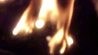 ねえ、このパンティ一緒に燃やさない？