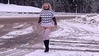 Zimné FLASHING veľký nahý zadok vonku