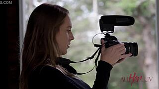 נערות מתגרות ומשפשפות בקליפ סמוי של AllHerLuv