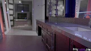 Incrível Emily Willis leva anal do velho sinistro Steve Holmes